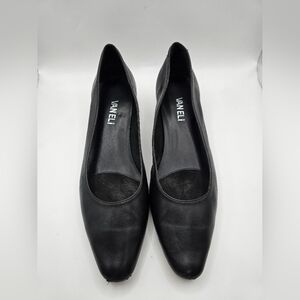 Vaneli Women's Classic Black Leather  Low Chunky Heel Pumps. Ladies Size 8.5